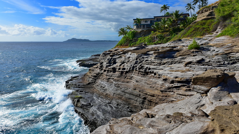 Side view of Spitting Cave in Oahu